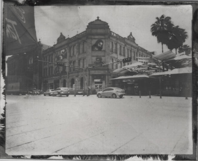 Edificio Russek (anteriormente Banco Chino) ubicado en esquina de Av. Juárez y C. Valdéz Carrillo, parte del Museo Arocena.